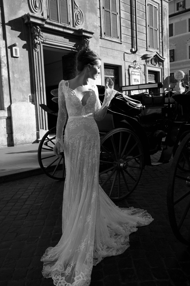 Кружевное свадебное платье с открытой спиной