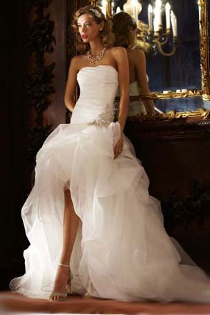 Свадебное платье короткое со шлейфом