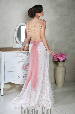 розовое свадебное платье с открытой спиной